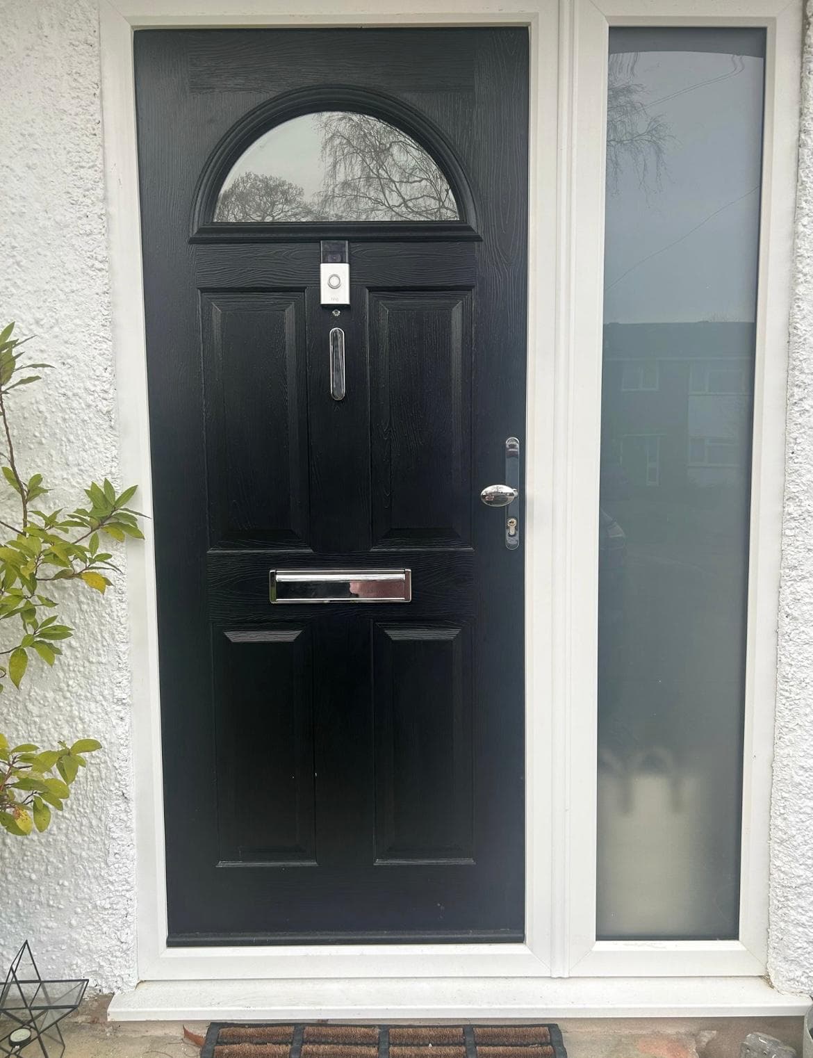 Solidor “Conway 1” in black.