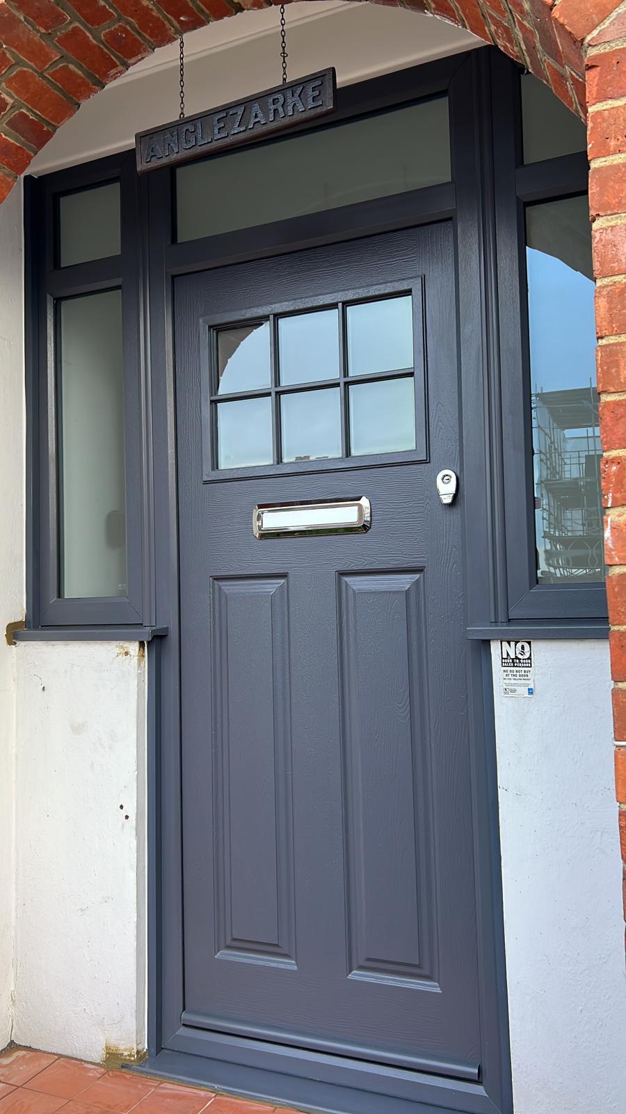 Endurance doors “Pentland” in anthracite grey.