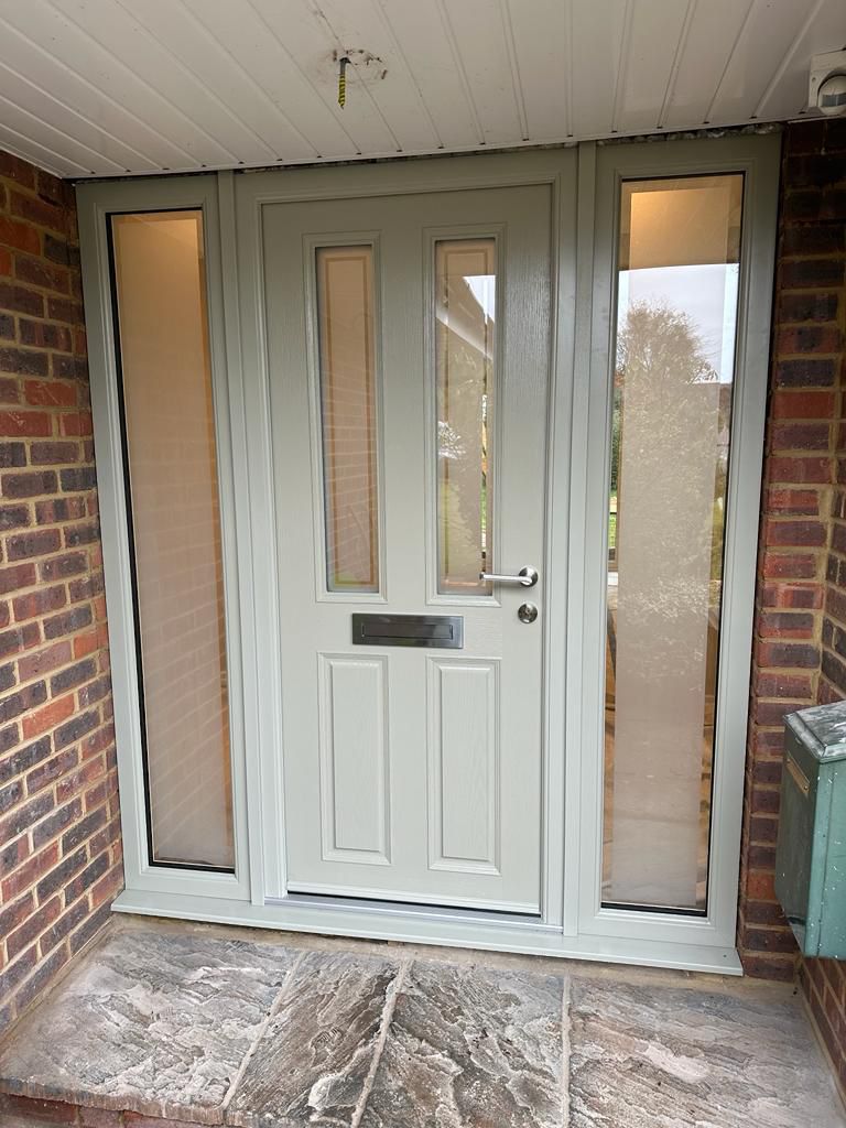 Apeer “APM2” in Pebble grey.