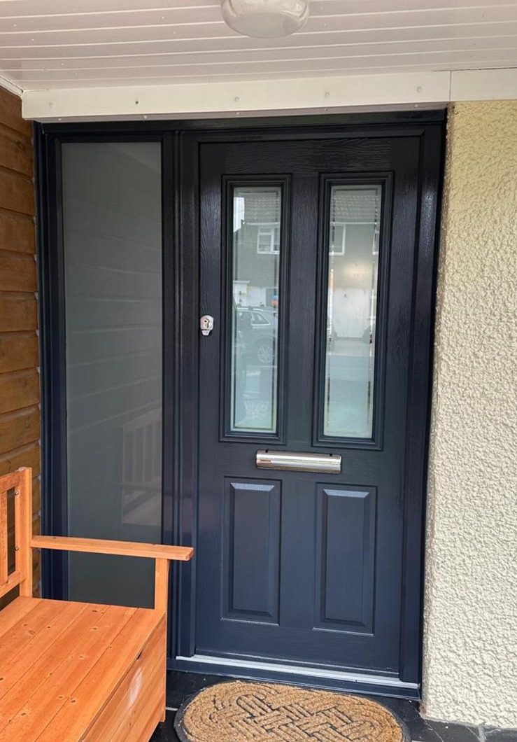 Solidor “Ludlow 2” in anthracite grey.