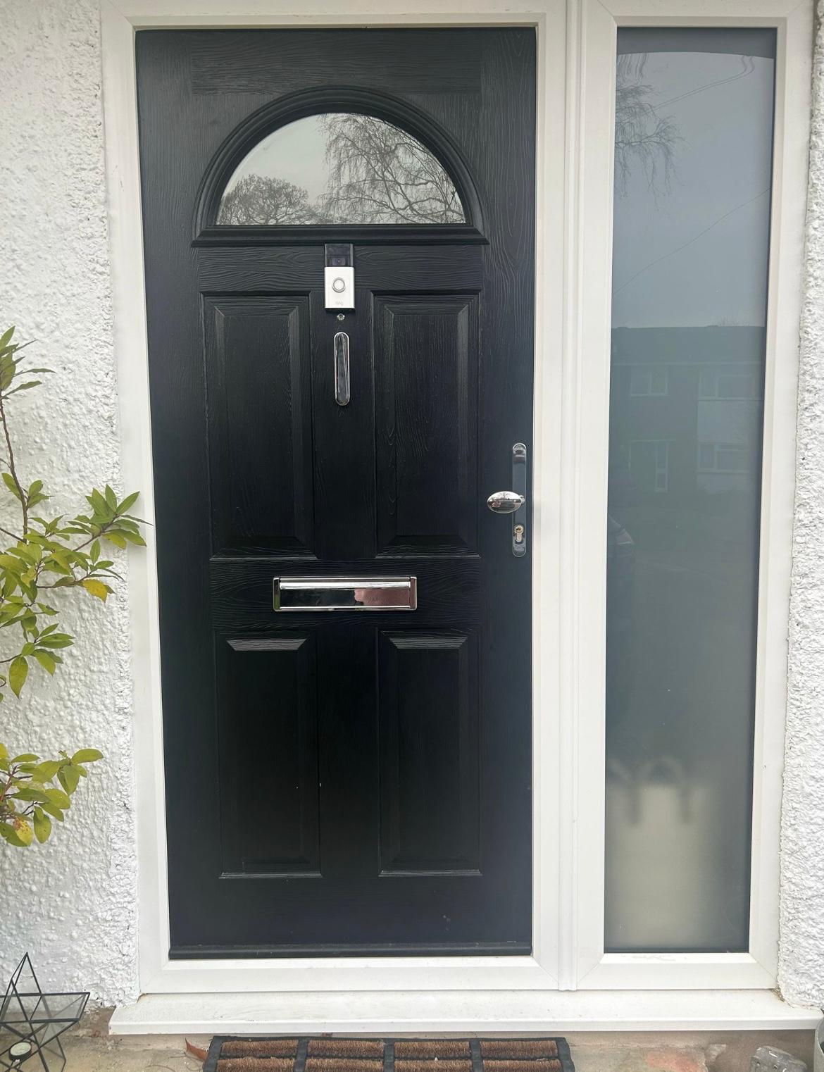 Solidor “Conway 1” in black.